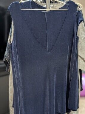 Sleeveless Navy Ribbed V-Neck Women’s Top